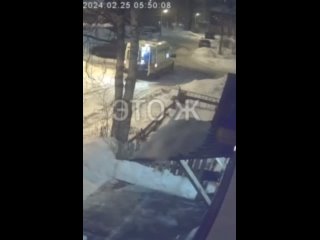 В Архангельске медики скорой помощи бросили в мороз пациента на улице