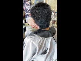 Hairdressers - buzz haircut women ｜  She was persuaded, yes she did