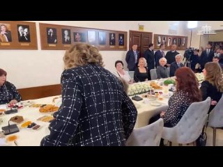 В преддверии Международного женского дня Михаил Мишустин встретился с женщинами – представительницами азербайджанских общественн