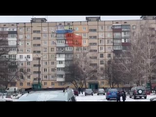 Неизвестный мужчина выстрелил из гранатомета в многоэтажный дом в Кривом Роге Днепропетровской области Украины, произошел взрыв.