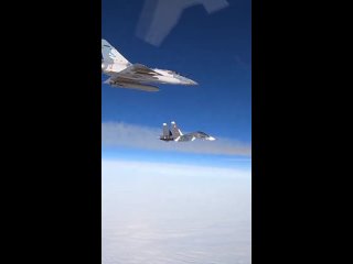 Воздушное командование НАТО заявляет, что два французских истребителя Mirage 2000-5 перехватили российские Су-30 и Aн-72 над Бал