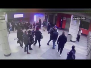 Москвич не оплатил проезд в метро и ударил в лицо женщину-контролера. Инцидент произошел 28 февраля. 41-летний безбилетник переп