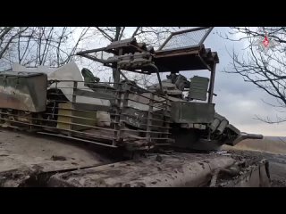 Прямой наводкой: экипажи танков Т-80 уничтожили укрепленные позиции ВСУ