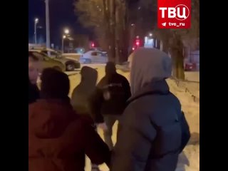 В Белгороде задержали пятерых членов банды, которые нападали на прохожих и выкладывали видео к себе в соцсети | События ТВЦ