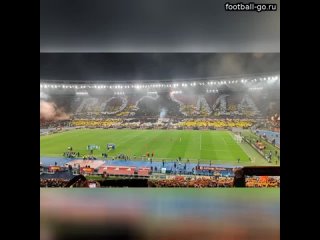 Шикарная атмосфера на Стадио Олимпико перед вчерашним матчем Рома - Наполи. Романисты подготовили пл
