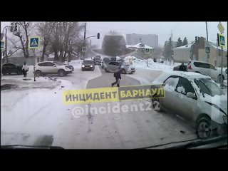 В сибирском регионе первоклассник угнал машину и устроил ДТП с участием трех авто