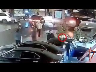 В Москве разгоряченный молодчик выпустил обойму в небо, поддержав друзей танцующих под кавказские народные мотивы   ... (видео)