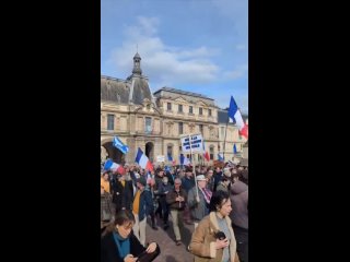 Во Франции проходит масштабная демонстрация за выход страны из НАТО и Евросоюза и против вмешательства в вооружённые конфликты