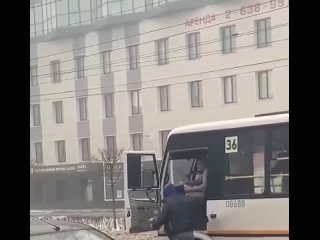 В Воронеже мигрант сбил человека, а потом избил водителя автобуса

Водитель автобуса спокойно ехал и вез пассажиров, иностранный