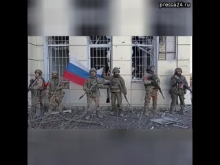 Военные ВС РФ водрузили российский флаг на крыше Авдеевского коксохимического завода. Триколор также