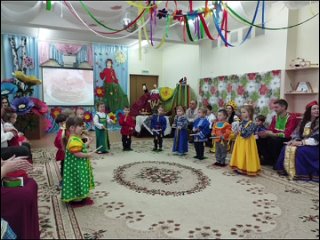 12 марта в дошкольном отделении Наро-Фоминской школы №6 в честь народного праздника “Масленица“ прошёл муниципальный творческий