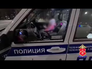 ️ В Новокузнецке автоинспекторы помогли вернуться домой заблудившейся 5-летней девочке