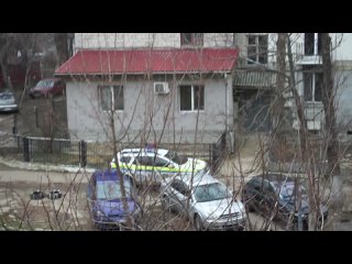 в субботу 17 февраля 2024 полицейский автомобиль наконец-то заехал в криминальный район на улице Тирасполь 04. Кишинёв, Молдавия
