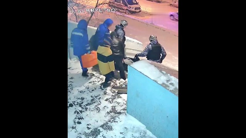 В Екатеринбурге мать с сыном выпрыгнули из окна из за