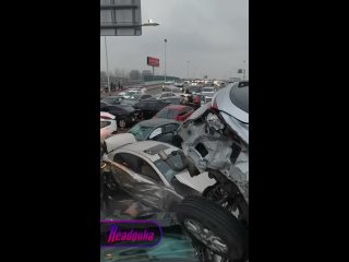 В Китае образовался каток на дорогах — на скоростной магистрали произошло крупное ДТП   В Сучжоу произошло массовое ДТП... (видео)