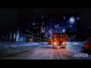 Вывоз снега на Красноармейской и оставшиеся машины на дороге