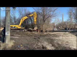 В Новочеркасске закончили прокладку новой пластиковой трубы под насыпью железнодорожных путей