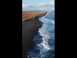 Черный песок и Тихий океан - Халактырский пляж на Камчатке