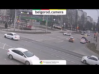 Сегодня утром в Белгороде на пересечении малой Богданки и улицы Железнякова произошло ДТП

Водитель автомобиля «Volkswagen», при
