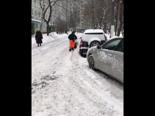 Уборка снега в одном из районов Москвы впечатляет