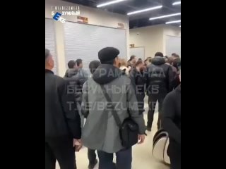 В Екатеринбурге обнаглевшие мигранты подняли бунт на Таганском ряду из за повышения цен на аренду