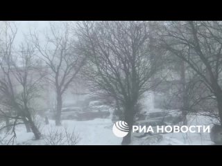 Мощный циклон принес снег и ураганный ветер на Камчатку, сообщили в региональном гидрометеоцентре