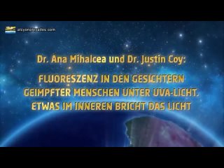 Fluoreszenz in den Gesichtern geimpfter Menschen unter UVA-Licht. Etwas im Inneren bricht das Licht