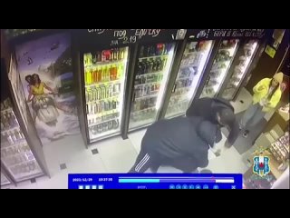 В Ростовской области полицейский обезвредил хулигана, который собирался взорвать магазин, если ему не вернут деньги за ранее куп