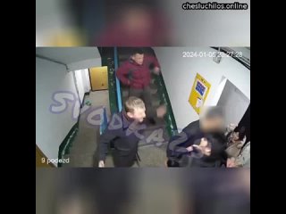 Во Владивостоке наркоманы избили парня и его родителей за замечание  Инцидент произошел в подъезде д