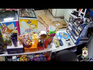 Грабитель ворвался в продуктовый в Автозаводском районе и угрожал продавщице ножом