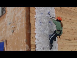 В Нижнем Тагиле провели городские соревнования по ледолазанию