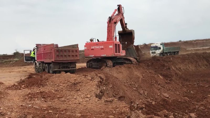 Hitachi EX670 Excavator Loading Trucks With Three
