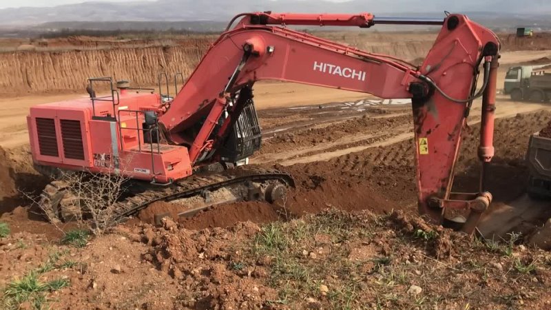 Hitachi Zaxis 670 Excavator Loading Trucks With Three