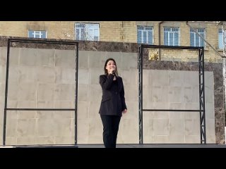 ️ ️ ️ ️ ️ ️педагог Детской школы эстрадной песни Азира Исмаилова выступает с композицией «Да здравствует Россия»