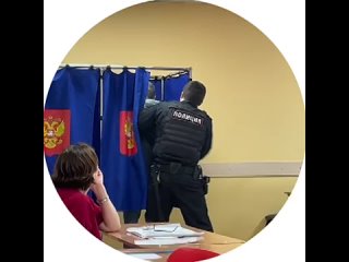В Петербурге полицейские скрутили избирателя