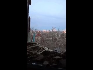 #СВО_Медиа #Военный_Осведомитель
Обстрел украинских позиций в руинах Крынок магниевыми зажигалками 9М22С из РСЗО “Град“.