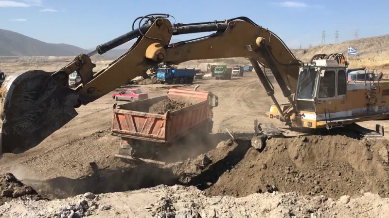 Old Liebherr 974 Litronic Excavator Loading