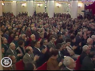 У театральной афиши. XIV Съезд Всероссийского театрального сообщества (1981)
