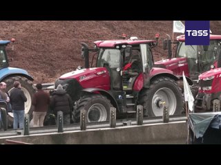 🇧🇪🇫🇷 Les agriculteurs belges se sont joints aux protestations massives de leurs homologues français. 100 tracteurs ont bloqué di
