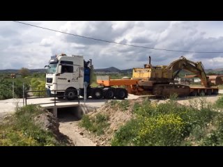 Transporting The Caterpillar 365C And 375 Excavators - Fasoulas Heavy Transports