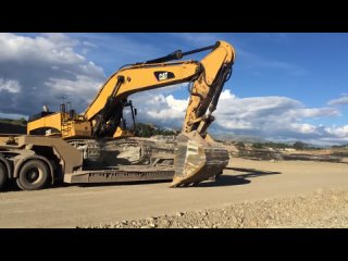 Transporting The Caterpillar 365C Excavator By Side - Fasoulas Heavy Transports (3)