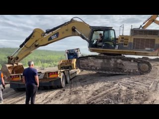 Transporting The Caterpillar 365C Excavator By Side - Fasoulas Heavy Transports