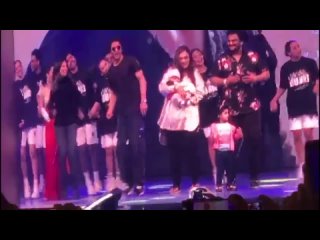 Shah Rukh Khan on dunce Lutt Putt Gaya during Dunki Promotion at  Global Village Complex