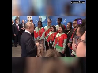 Владимир Путин объяснил студентке из Габона, почему знание иностранных языков не может быть заменено