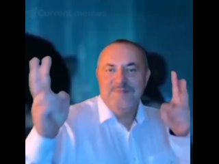 Борис Надеждин танцует под дымок две минуты десять секунд
