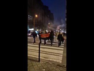 В Одессе молодняк прошел по улице в день рождения Бандеры.