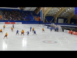 Прямо сейчас в ледовом дворце Байкал идет матч между иркутской командой Байкал-Энергия и хоккеистами из Хабаровска СКА-Нефт