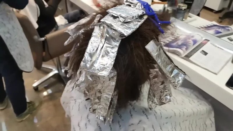 Serkan Karayilan Hairdresser  - How to Do Crepe Balayage on Brunette Hair Ends？ ｜ Professional Hair Dyeing Technique