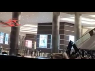 Russie - Nouvelles images des premières minutes de l’attaque terroriste à l’hôtel de ville de Crocus.