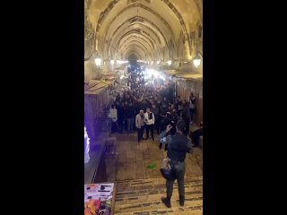 AHORA/ Las fuerzas de ocupacin impiden que cientos de jvenes entren a la mezquita de Al-Aqsa por la puerta de Al-Qattanin para